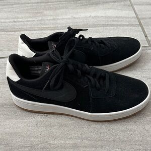 Nike Black and White Low-Top Sneakers ( Never worn)